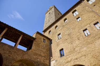 San Gimignano (İtalya), 6 Eylül 2021. Ortaçağ kökenli duvarlarla çevrili küçük bir kasabadır. Özellikle ortaçağ mimarisi ve kuleleri ile çok ünlüdür. 1990 yılında Unesco tarafından dünya mirası ilan edildi.