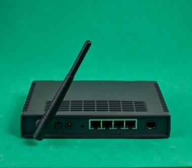 İnternet bağlantısı için eski modem. Doksanlar aygıtı