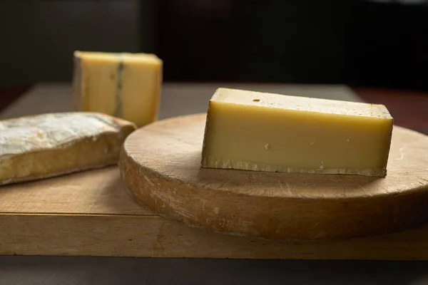 Comt Cheese Wooden Board Piece Comte Cheese — Fotografia de Stock