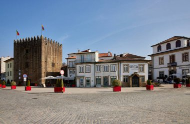 Ponte de Lima (Portekiz), 12 Şubat 2022. Eski hapishanenin kulesi. Burası Portekiz 'in en eski kasabasıdır. Ülkenin kuzeyinde yer alır ve ortaçağ köprüsü ile ünlüdür.