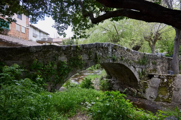 La Alberca (İspanya), 3 Mayıs 2022. Tipik evler. Bu Salamanca kasabası İspanya 'da ulusal çıkarların kültürel varlığı olarak kabul edilen ilk kasabadır. Las Batuecas bölgesine ait.