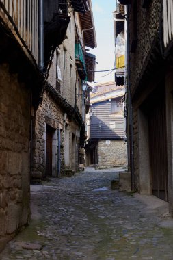 La Alberca (İspanya), 3 Mayıs 2022. Tipik evler. Bu Salamanca kasabası İspanya 'da ulusal çıkarların kültürel varlığı olarak kabul edilen ilk kasabadır. Las Batuecas bölgesine ait.