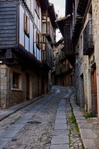 La Alberca (İspanya), 3 Mayıs 2022. Tipik evler. Bu Salamanca kasabası İspanya 'da ulusal çıkarların kültürel varlığı olarak kabul edilen ilk kasabadır. Las Batuecas bölgesine ait.