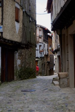 La Alberca (İspanya), 3 Mayıs 2022. Tipik evler. Bu Salamanca kasabası İspanya 'da ulusal çıkarların kültürel varlığı olarak kabul edilen ilk kasabadır. Las Batuecas bölgesine ait.