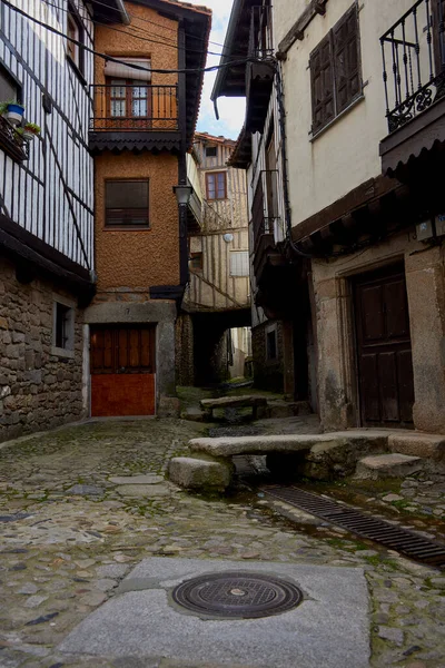 La Alberca (İspanya), 3 Mayıs 2022. Tipik evler. Bu Salamanca kasabası İspanya 'da ulusal çıkarların kültürel varlığı olarak kabul edilen ilk kasabadır. Las Batuecas bölgesine ait.