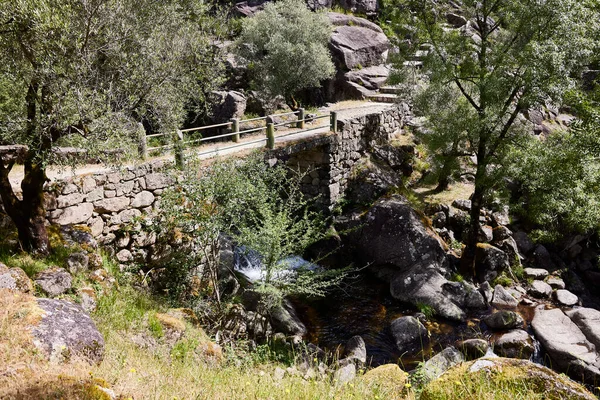 Cascata Rocce Del Fiume Fafiao Nel Parco Naturale Gers Portogallo — Foto Stock