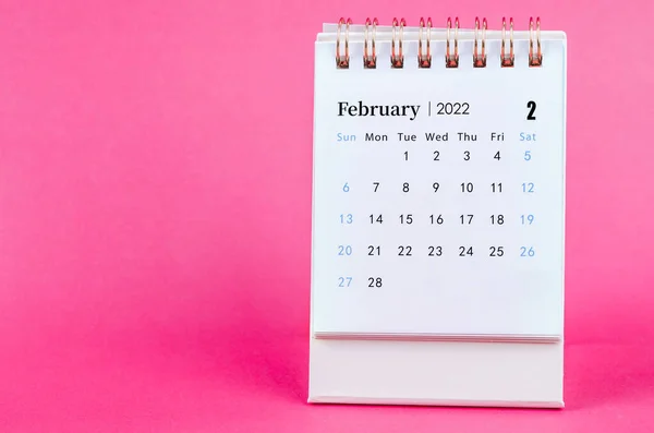 Febrero 2022 Calendario Escritorio Sobre Fondo Rosa — Foto de Stock