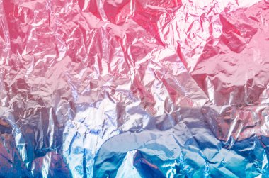 Parlak buruşuk yüzeyi olan renkli folyo arka plan doku arkaplanı.