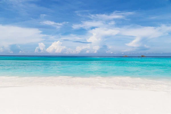 Hullám Tenger Homokos Strandon Similan Szigetek Thaiföld Phuket — Stock Fotó