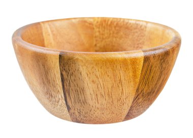 Beyaz arkaplanda izole edilmiş boş tahta bardak, kaydedilmiş kırpma yolu.