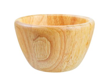 Beyaz arkaplanda izole edilmiş boş tahta bardak, kaydedilmiş kırpma yolu.