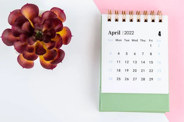 April 2022 Skrivbordskalender Med Gryta — Stockfoto