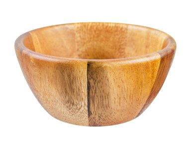 Beyaz arkaplanda izole edilmiş boş tahta bardak, kaydedilmiş kırpma yolu.