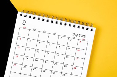 Eylül 2022 sarı ve siyah arkaplan takvimi.