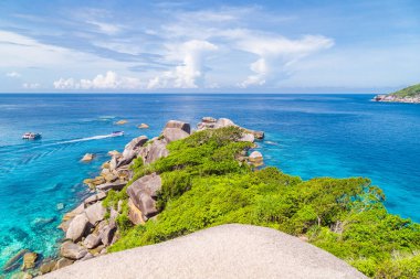 View Point Similan Adası, sıcak ve temiz masmavi okyanus sularının, Phuket, Tayland