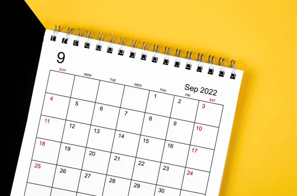 Calendario Scrivania Settembre 2022 Sfondo Giallo Nero — Foto Stock