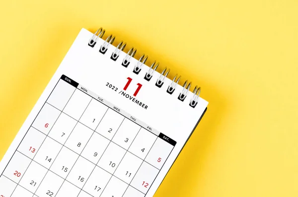 Close November 2022 Desk Calendar Yellow Background — Fotografia de Stock