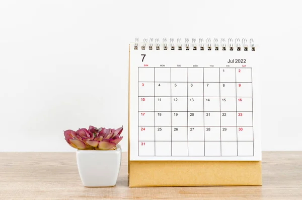 July 2022 Desk Calendar Plant Pot Wooden Table — Stockfoto