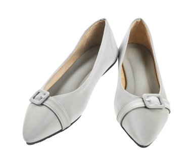 Beyaz arka planda izole edilmiş bir çift gri kadın ayakkabısı, kırpma yolunu kaydet.