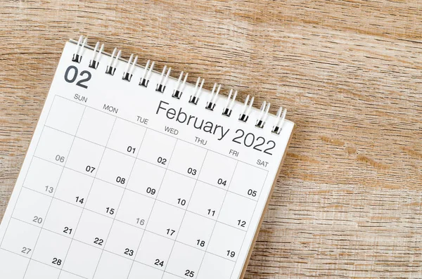 Der Schreibtischkalender Februar 2022 Auf Holzgrund — Stockfoto