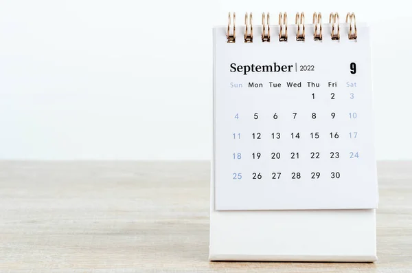 Der Schreibtischkalender September 2022 Auf Holzgrund — Stockfoto