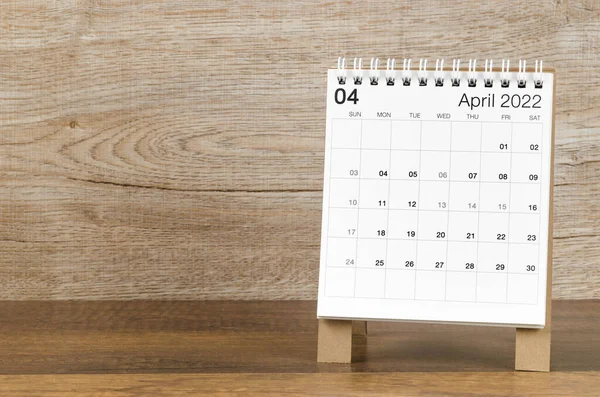 Kalendář Duben 2022 Stůl Dřevěném Pozadí — Stock fotografie