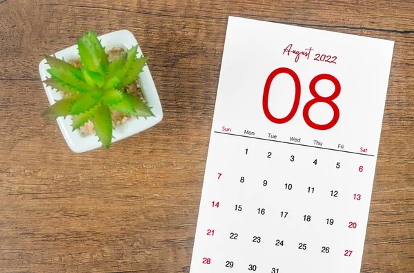 Календарь Августа 2022 Года Деревянным Столом — стоковое фото