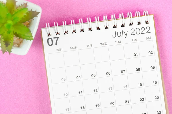 Calendario Escritorio Julio 2022 Con Maceta Sobre Fondo Rosa — Foto de Stock