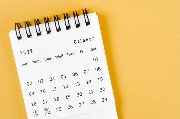 Kalendarz Biurkowy Październik 2022 Jasnożółtym Tle — Zdjęcie stockowe