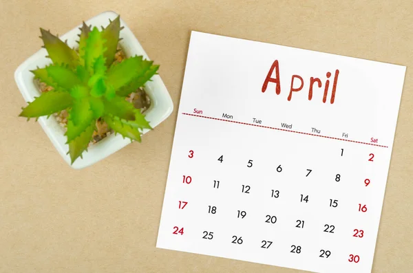 Calendário Abril 2022 Com Vaso Plantas Fundo Papel Marrom — Fotografia de Stock