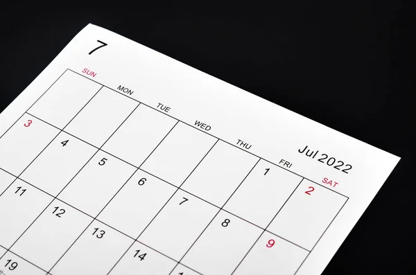 Fechar Julho 2022 Folha Calendário Sobre Fundo Preto — Fotografia de Stock