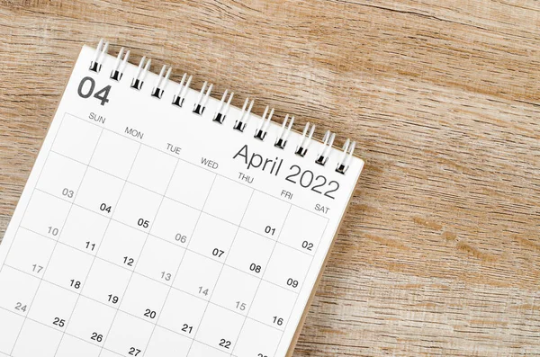 Calendario Escritorio Abril 2022 Sobre Fondo Madera —  Fotos de Stock