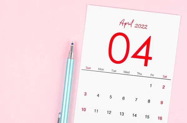 Календарь Апреля 2022 Года Ручкой Розовом Фоне — стоковое фото