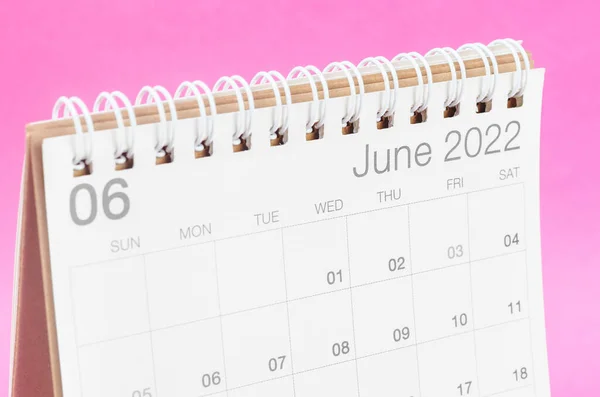 Calendario Escritorio Junio 2022 Sobre Fondo Rosa Con Espacio Vacío — Foto de Stock