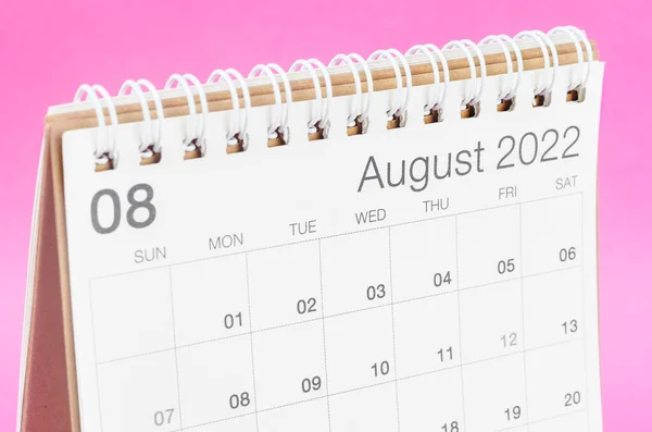 Calendario Escritorio Agosto 2022 Sobre Fondo Rosa — Foto de Stock