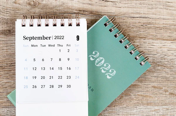 2022年9月の木造デスクカレンダー — ストック写真