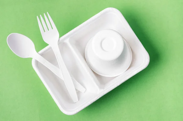 Papel Biodegradable Ecológico Desechable Para Envasar Alimentos Sobre Fondo Verde — Foto de Stock