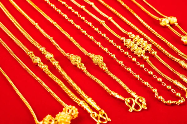 Set Collana Oro Tessuto Velluto Rosso — Foto Stock