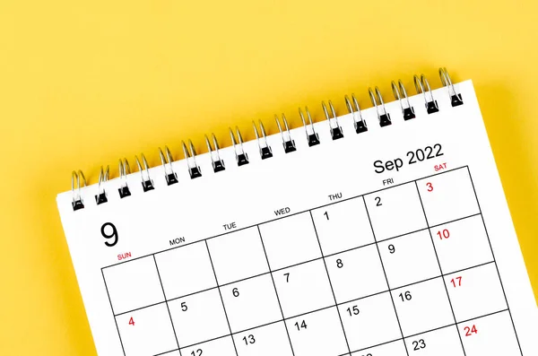 2022年9月黄底特写桌面日历 — 图库照片