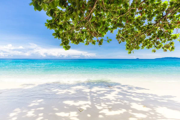 Praia Bonita Céu Azul Ilhas Similares Tailândia Férias Férias Fundo — Fotografia de Stock