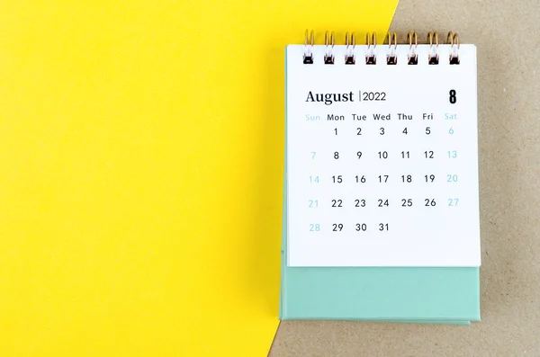 Der Schreibtischkalender August 2022 Auf Schönem Hintergrund — Stockfoto