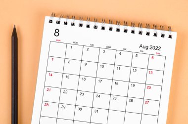 Ağustos 2022 masa takvimini kapat.