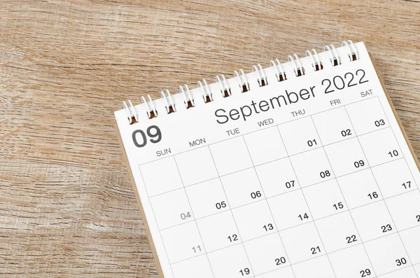 Der Schreibtischkalender September 2022 Auf Holzgrund — Stockfoto