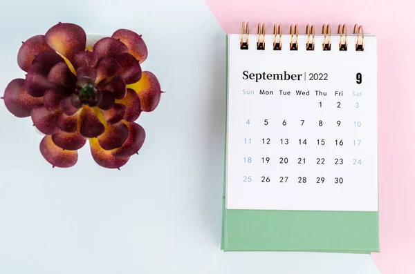 Der Schreibtischkalender September 2022 Mit Baumtopf — Stockfoto