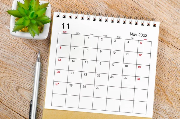 November 2022 Desk Calendar Pen Wooden Table — Stock Fotó