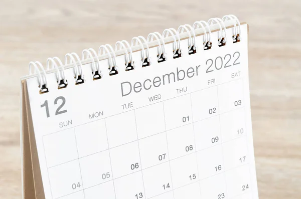 Kalendarz Biurkowy Grudnia 2022 Drewnianym Tle — Zdjęcie stockowe