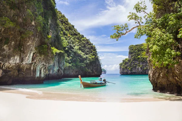 Tradicional Barco Tailandês Cauda Longa Madeira Bela Praia Província Phuket — Fotografia de Stock