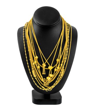 Kolyedeki altın kolye beyaz arkaplanda izole edilmiş duruyor, Kırpma yolunu kaydet.