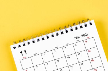 Kasım 2022 Sarı zemin takvimine yakın plan.