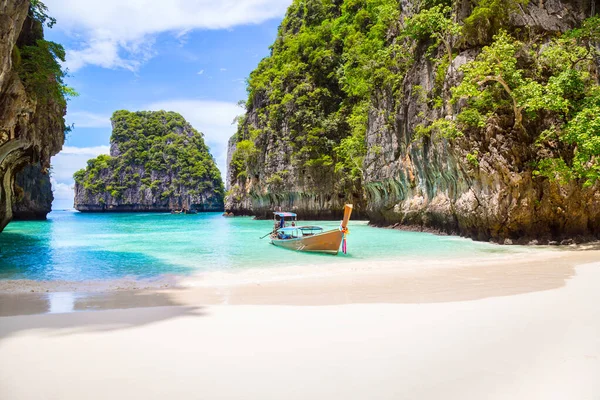 Thai Traditional Wooden Longtail Boat Beautiful Beach Phuket Province Thailand — Stockfoto